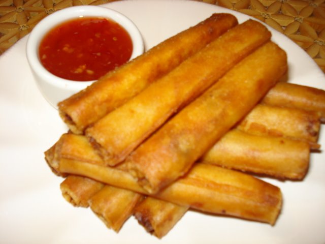 a plate with tempi sticks and sauce on top
