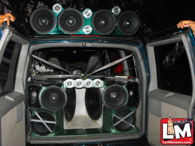 there are some speakers in the back of a car