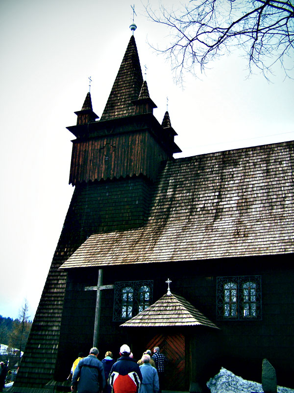 several people stand in line to get into a church