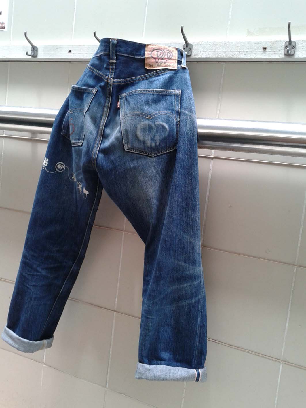 an old pair of blue jeans sitting on the kitchen wall