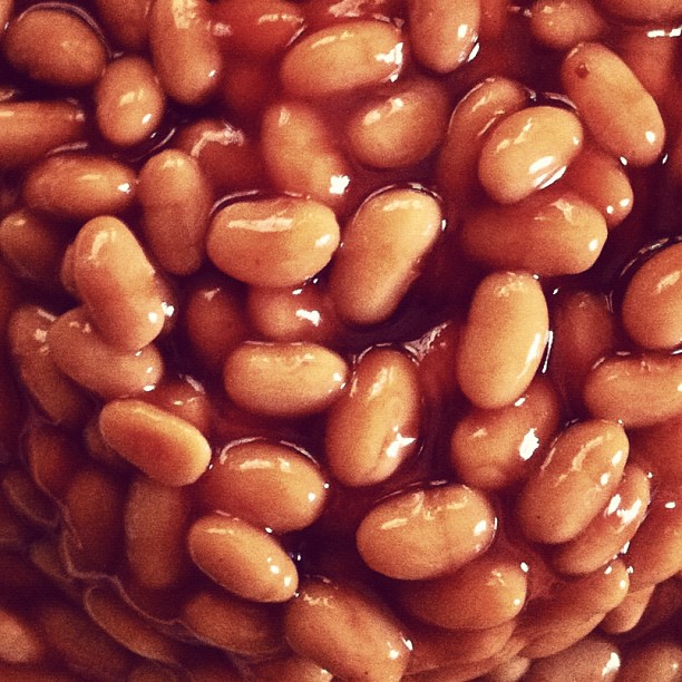 a lot of beans sitting in the middle of a bowl