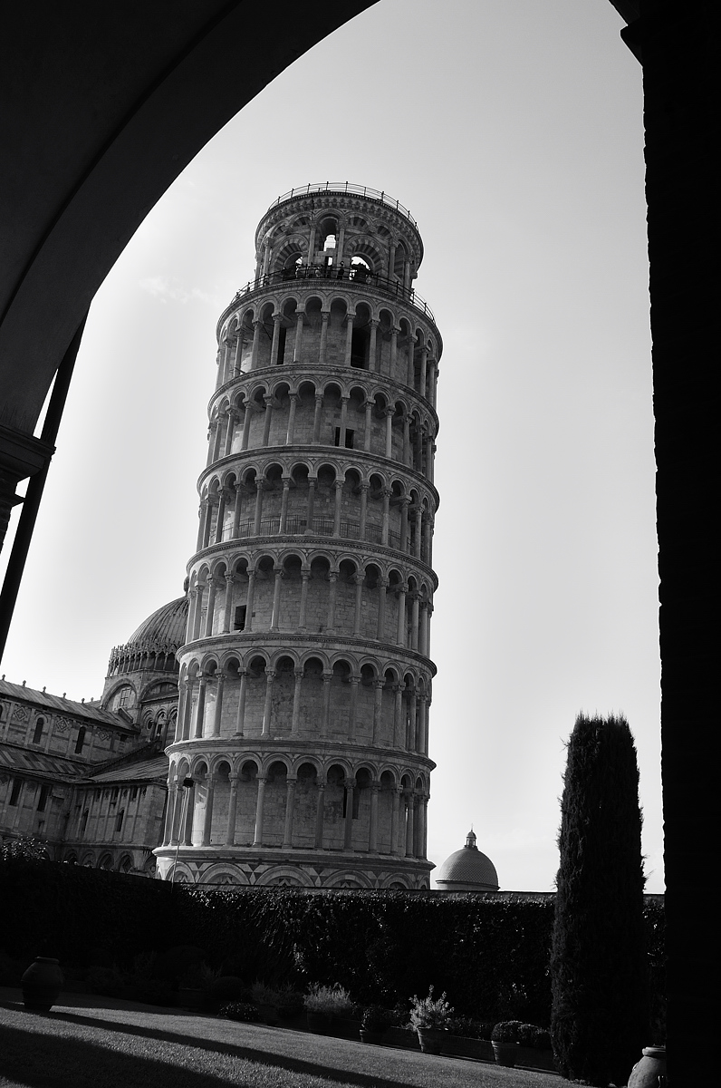 black and white po of the leaning tower of a building