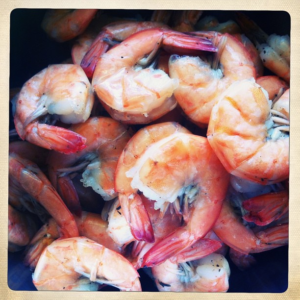 a close up of some shrimp sitting in a bowl