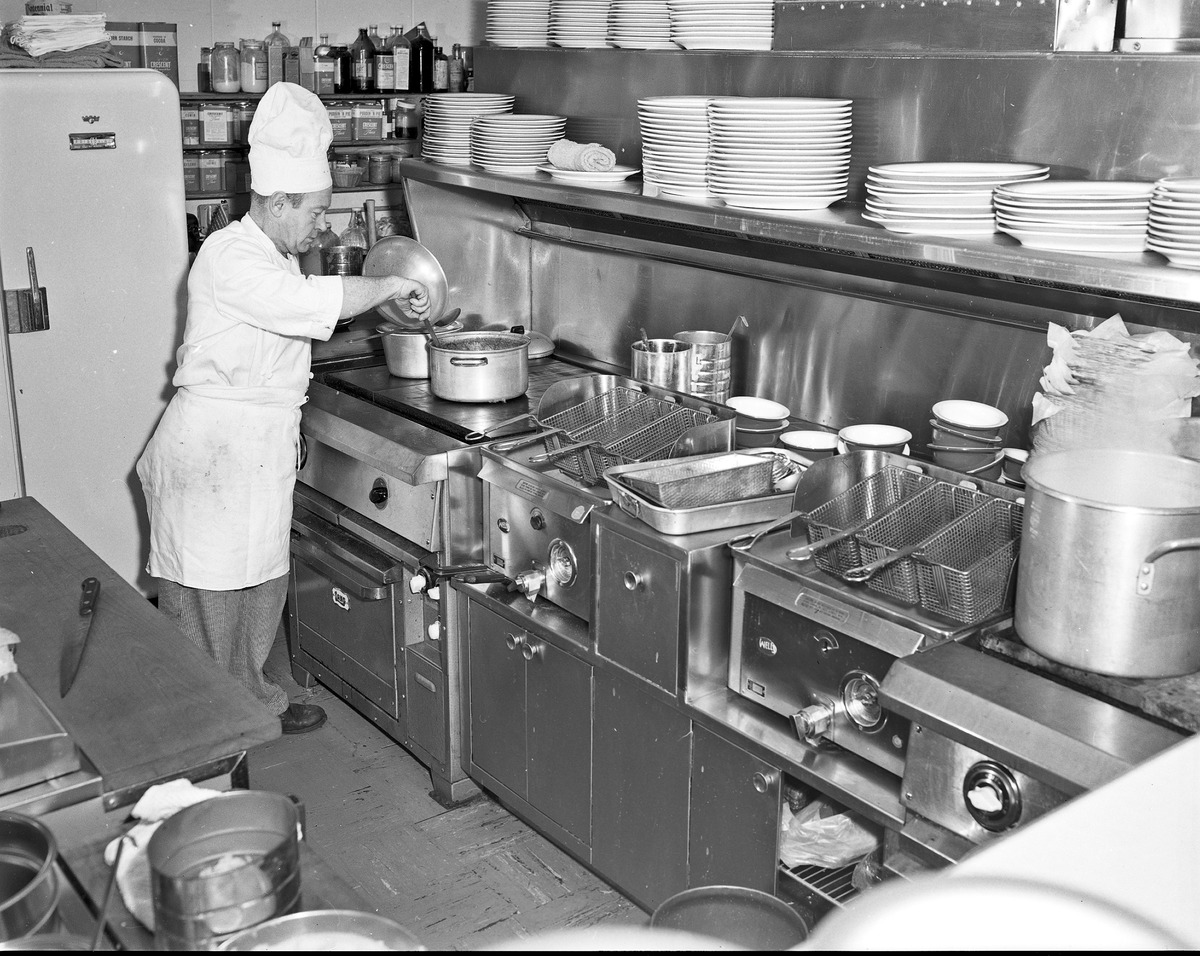 this is an old black and white po of an oven