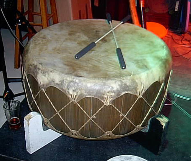 a drum sitting on a stool with a cord tied to it