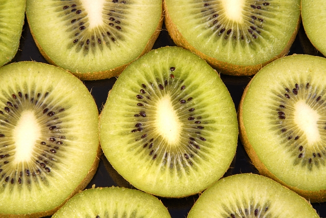 kiwi pieces displayed on the tray for display