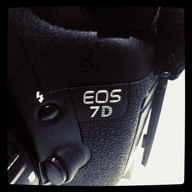 a camera with an eos7d lens in it