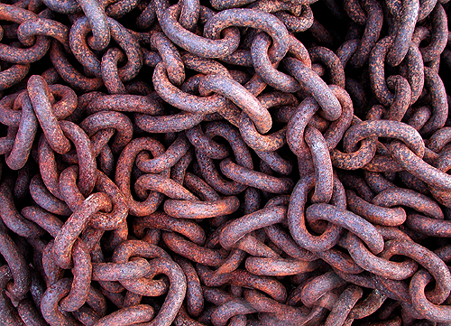 a large amount of rusty chains that are in different positions