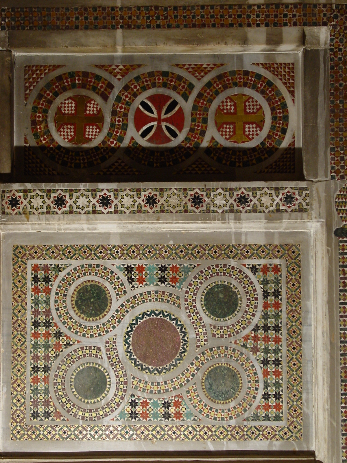 an intricate wall and ceiling decoration with geometric designs