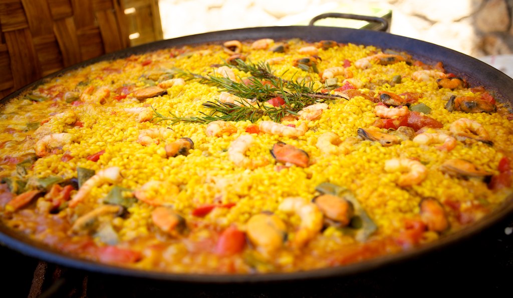 there is a large pan of rice with meat and vegetables