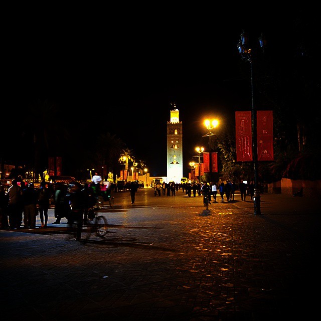 people are gathered around on a dark street