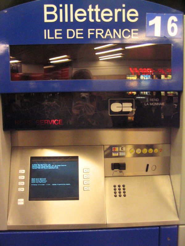 a machine in french is displaying a message on the screen