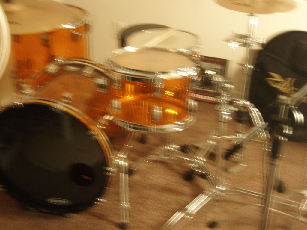 the drum set is sitting in the room