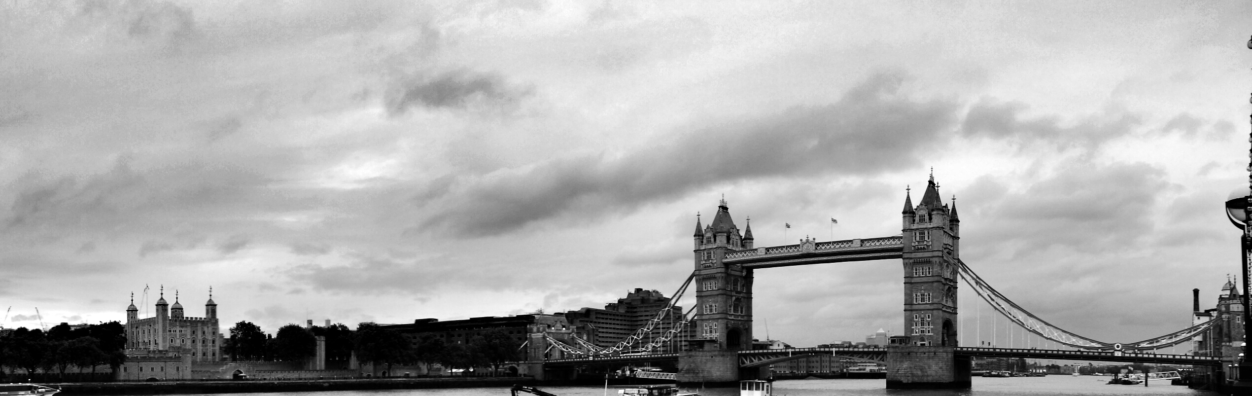 a black and white picture of the tower bridge in london