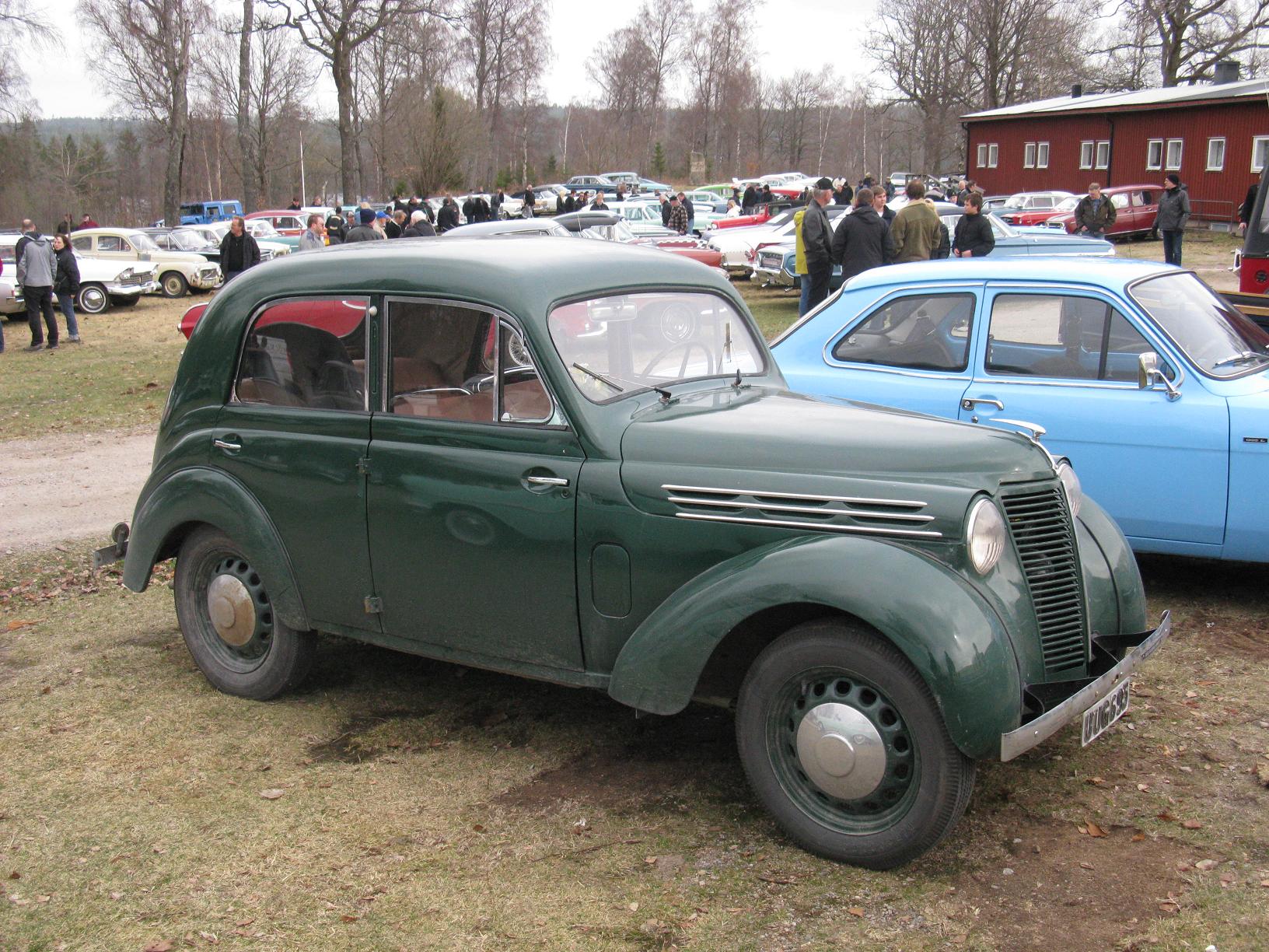 a green car parked next to a blue car