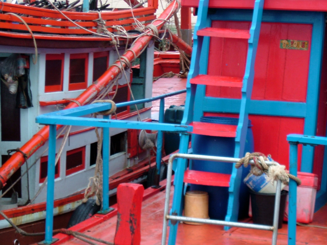 a big boat that has some red ladders