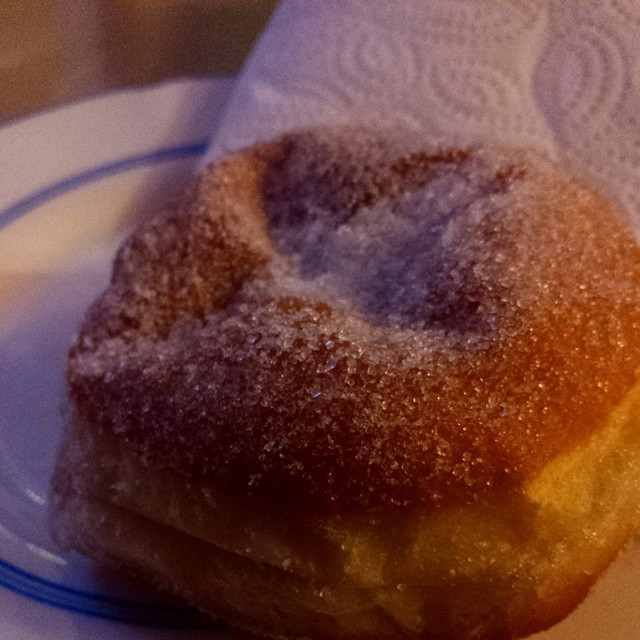 a donut is sitting on a plate on the table