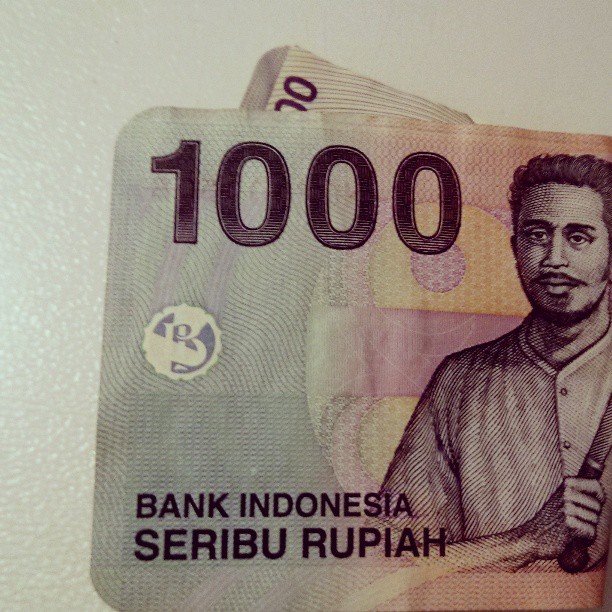 a malaysian bank note showing a man holding an umbrella