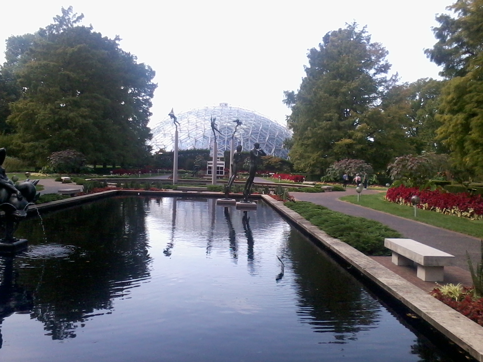 the pond in the middle of the park has no one in it