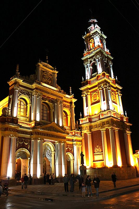 the night time image of a church in zil