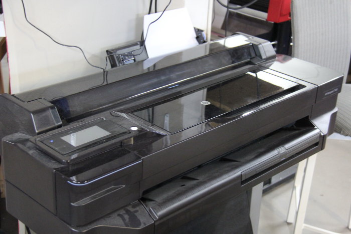 a machine is being used for the printer