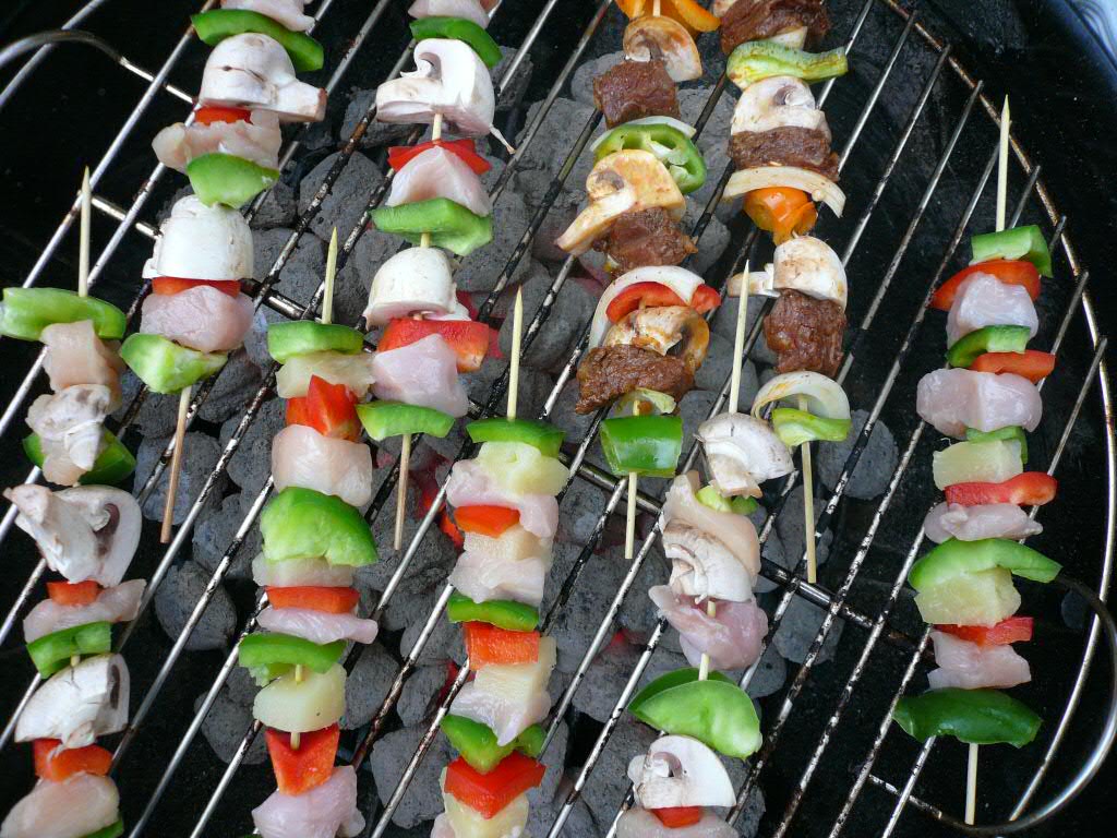a group of skewers filled with meat and veggies