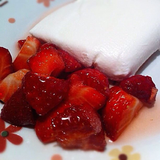 there is a desert with strawberries on the plate