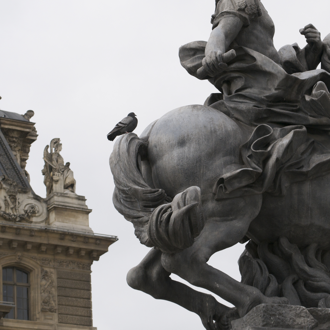 a horse statue and a building in the background