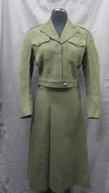 an old military dress on display in a museum
