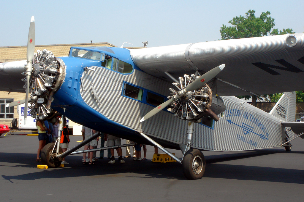 the large propellered airplane has four spoke propellers