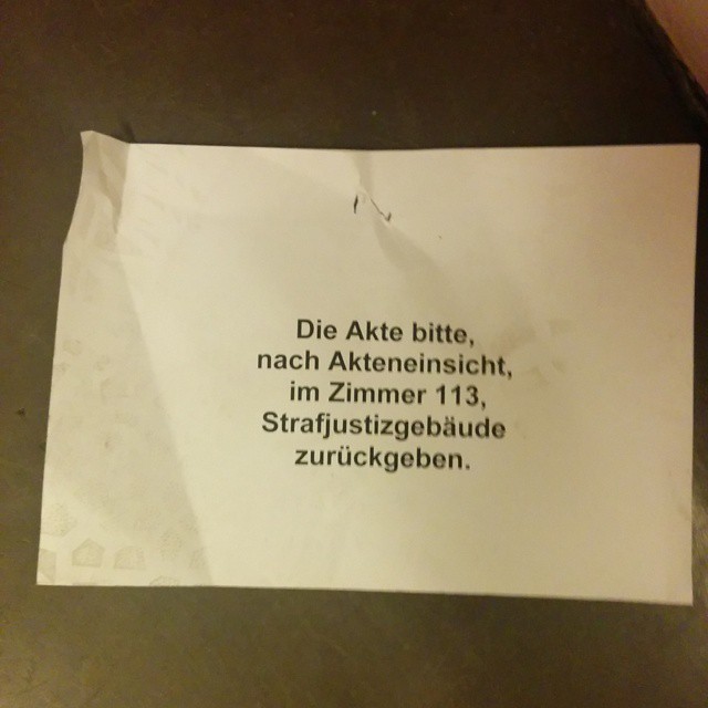 a piece of paper that says die akte bitte, nach akttenennisch, im zimmer dein stern, strafsulstrigustigstigesbile, stafflitstratursk und zita