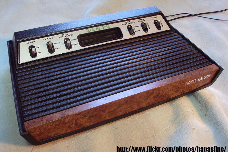 an old style radio with no ons on the front