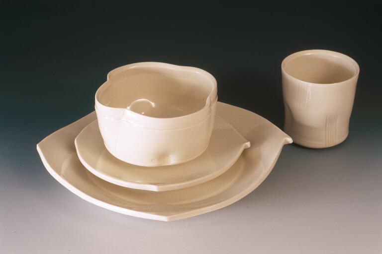 two coffee cups and a saucer are sitting on a plate