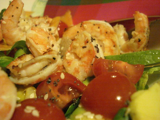 this salad features shrimp, tomatoes and spinach leaves
