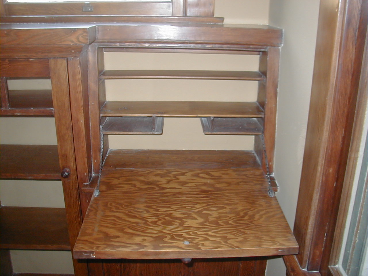 a corner shelf sits in the corner of a room