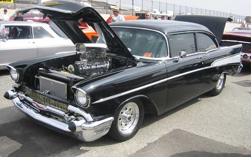 an old car is on display in a parking lot