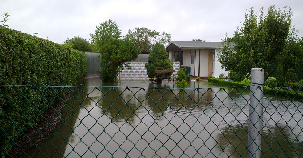 the water is up to the fence and in to the front yard