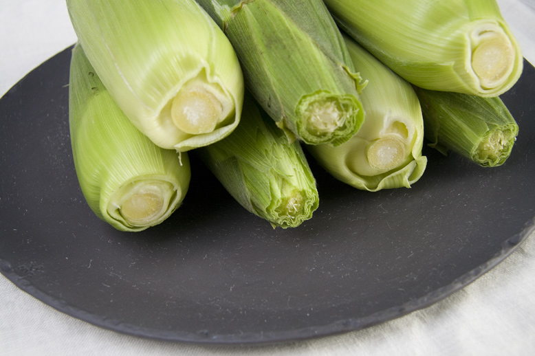 this is a picture of some corn on a plate