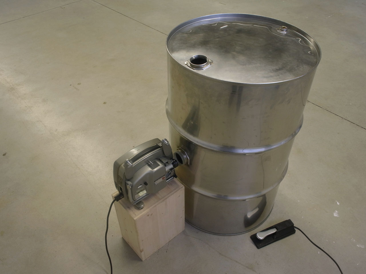 a metal tank with one side opening and another side open on top