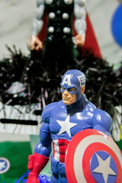 toy figure dressed as captain america and the hulk