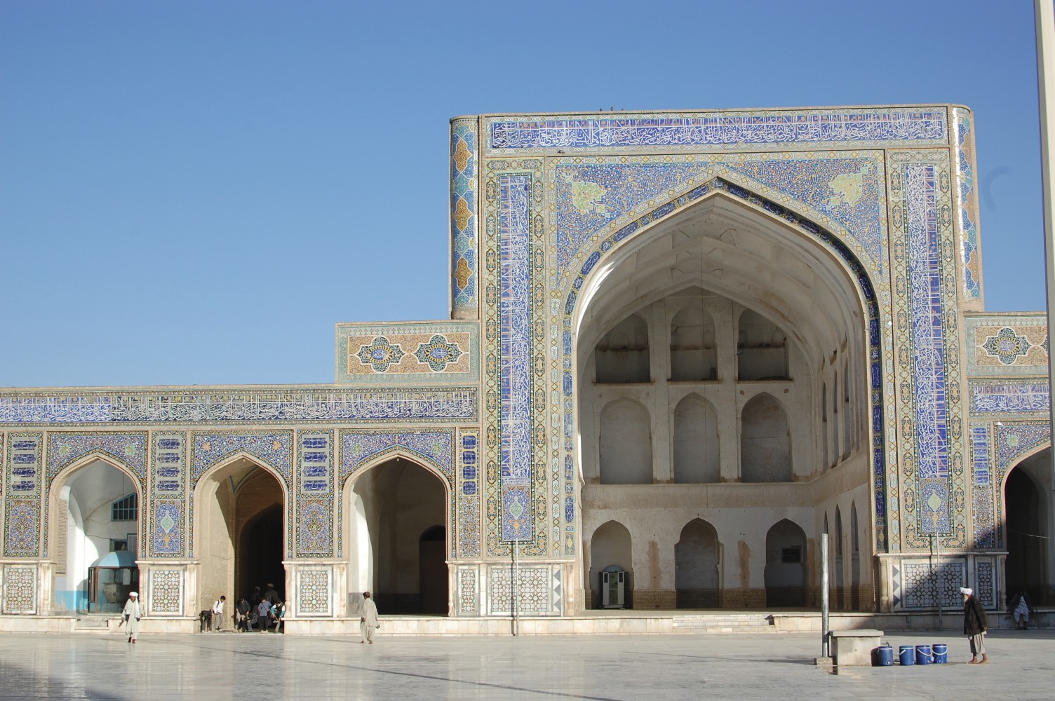 the interior courtyard and main entrance to a building