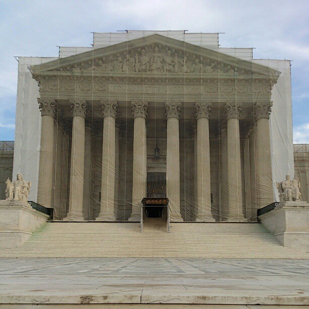 the supreme court in washington dc has pillars and arches over its entrance
