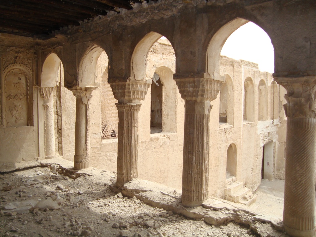 an open room with pillars and arches is shown
