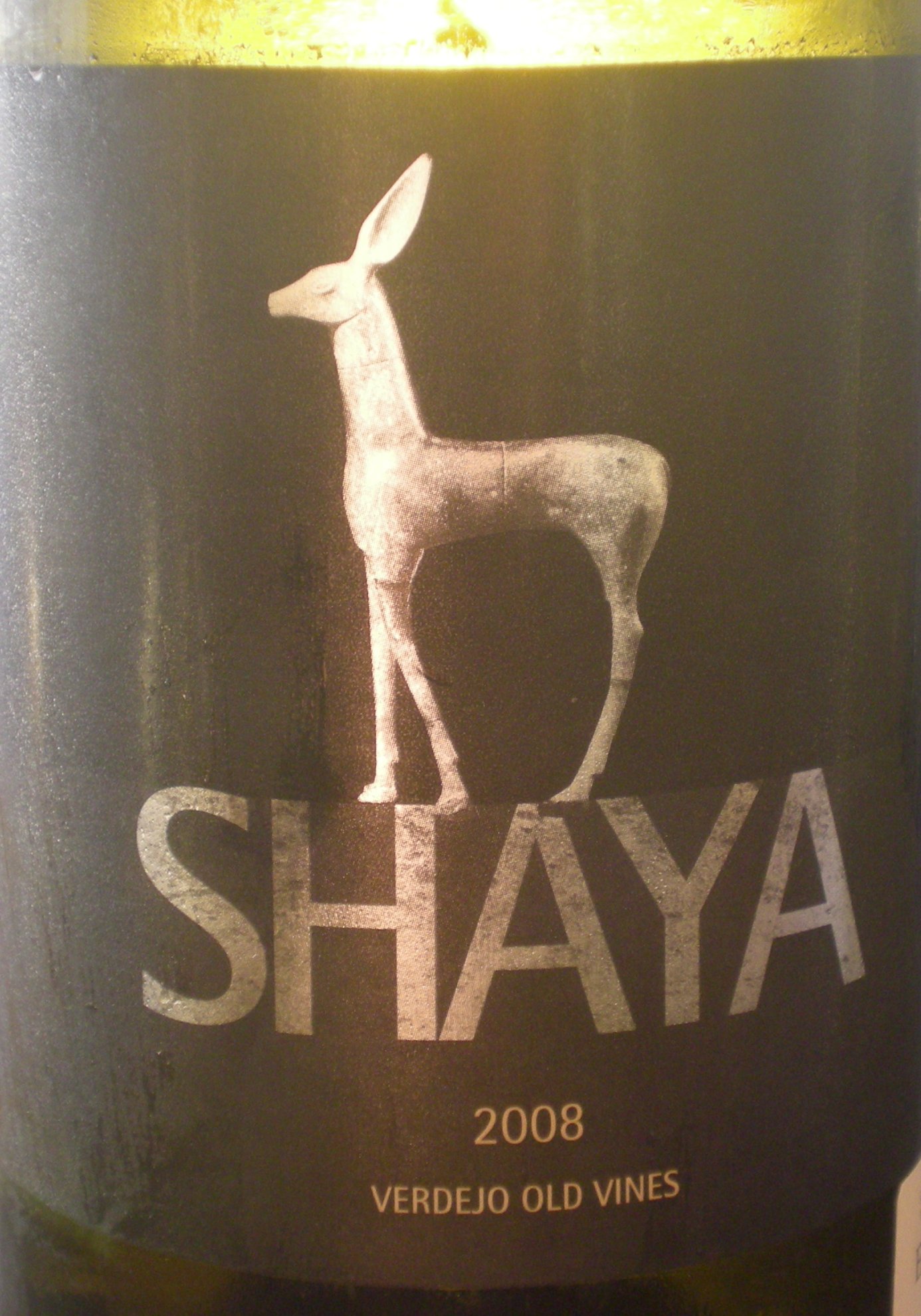 label of a bottle of a white wine with an image of a deer