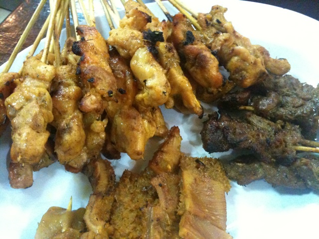 the meat and vegetable skewers are cooked with chop sticks