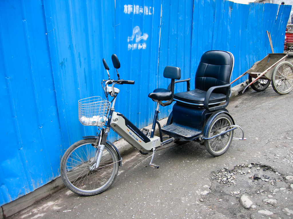 a two wheeled bike with black seat and side basket