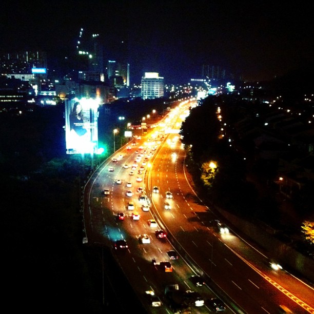 a nighttime scene of traffic on the freeway