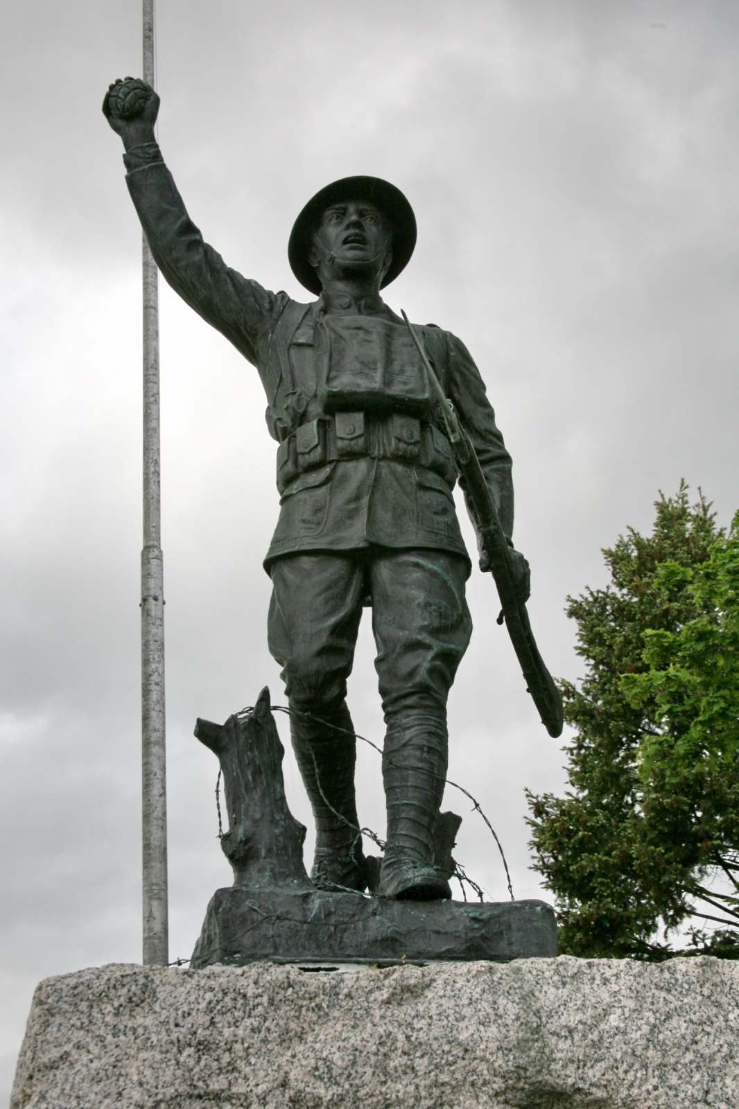a statue of a man dressed in military uniform