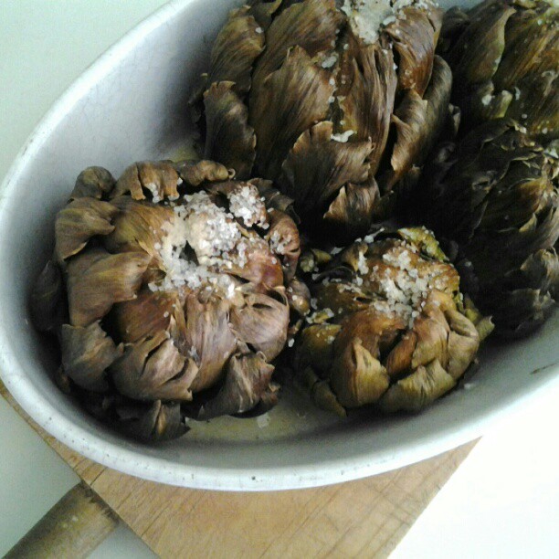 a bowl filled with different types of artichokes