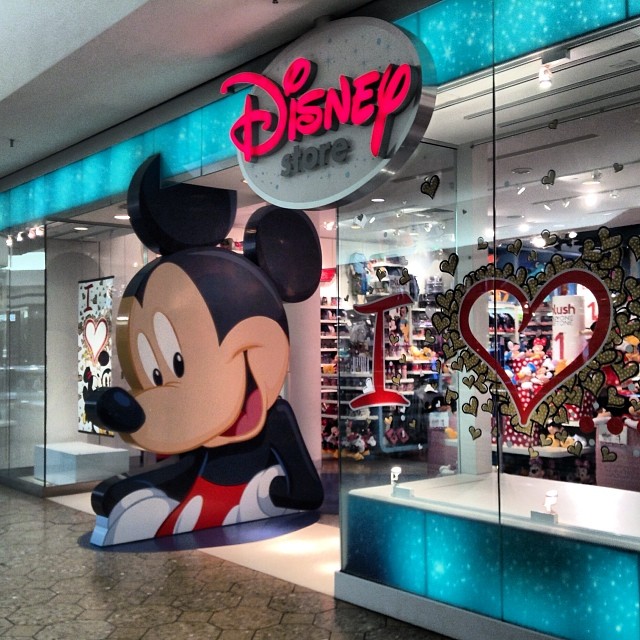 disney store front sign in the middle of the mall